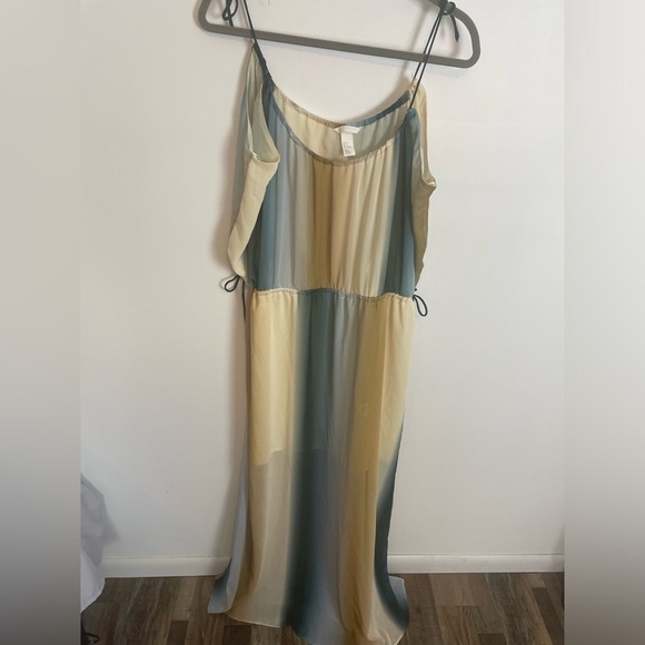 H&M Dress Size 8 - Picture 9 of 9